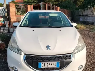 Usata Peugeot 208 82 CV (60 kW) 2013 Bianco Utilitaria