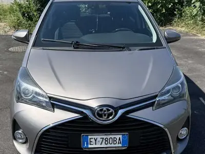 Usata Toyota Yaris Comfort 69 CV (50 kW) 2015 Utilitaria
