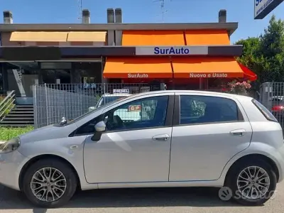 Usata Fiat Punto Lounge 77 CV (56 kW) 2012 Grigio Utilitaria