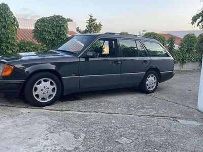 Usata Mercedes E320 245 CV (180 kW) 1984 Grigio Station wagon