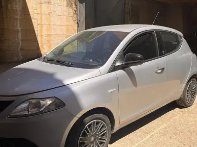 Usata Lancia Ypsilon 69 CV (50 kW) 2018 Grigio Utilitaria