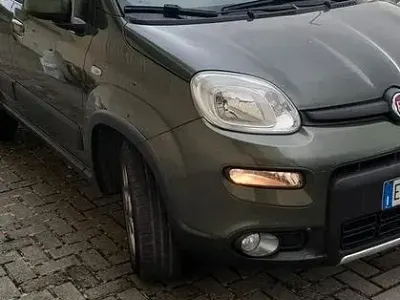 Usata Fiat Panda Trekking 85 CV (62 kW) 2014 Verde Utilitaria