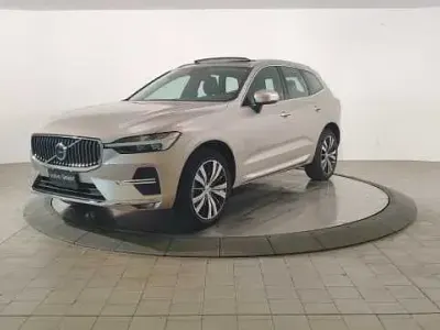 Usata Volvo XC60 Ultimate 197 CV (144 kW) 2023 Bright dusk metallizzato SUV