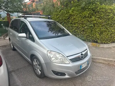 Usata Opel Zafira Cosmo 120 CV (88 kW) 2008 Grigio Monovolume