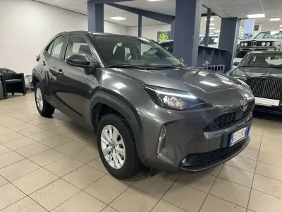 Usata Toyota Yaris Cross Active 92 CV (67 kW) 2022 Grigio SUV