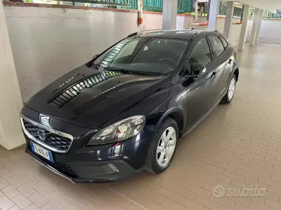 Usata Volvo V40 CC 120 CV (88 kW) 2016 Blu Station wagon