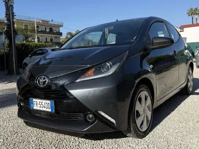 Brugt Toyota Aygo X-play 69 HK (50 kW) 2018 Grå Hatchback