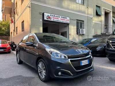 Gebraucht Peugeot 208 Active 75 PS (55 kW) 2017 Grau Kleinwagen