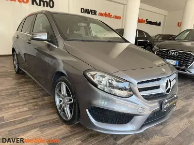 Usata Mercedes B200 Premium 136 CV (100 kW) 2017 Grigio scuro Utilitaria
