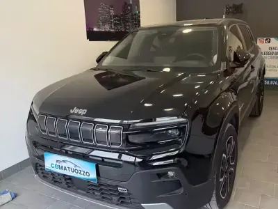 Käytetty Jeep Avenger Summit 101 HP (74 kW) 2023 Musta Katumaasturi