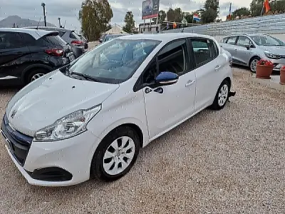 Usata Peugeot 208 Access 68 CV (50 kW) 2016 Bianco Utilitaria