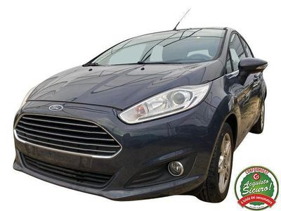 Usata Ford Fiesta 75 CV (55 kW) 2015 Grigio Berlina