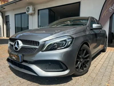 Usata Mercedes 220 AMG line 177 CV (130 kW) 2016 Grigio Berlina