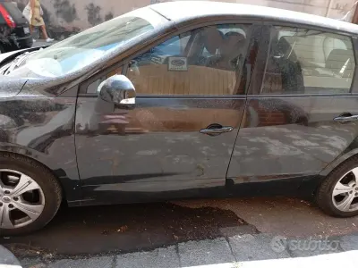 Usata Renault Scénic III 110 CV (80 kW) 2010 Nero Monovolume