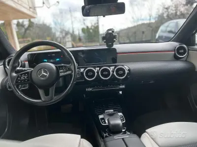 Usata Mercedes A180 109 CV (80 kW) 2019 Nero Berlina