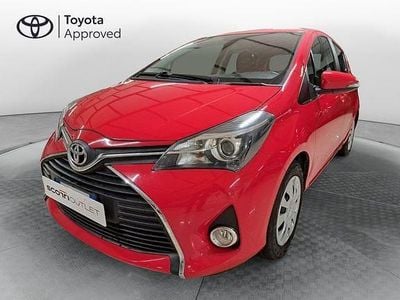 Rosso Usata 2015 Toyota Yaris Active Berlina | 9900 € (Buon prezzo)