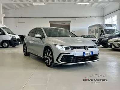 Usata VW Golf VIII R-line 131 CV (96 kW) 2022 Reflex silver met Berlina