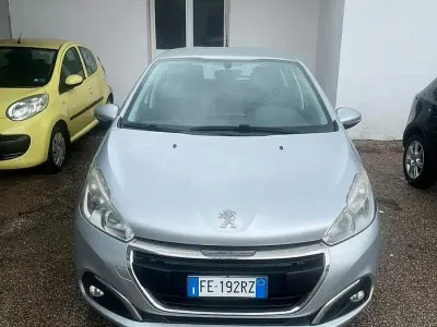 Gebraucht Peugeot 208 68 PS (50 kW) 2016 Grau Kleinwagen