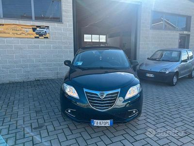 Usata Lancia Ypsilon 69 CV (50 kW) 2015 Viola Utilitaria