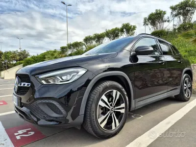 Begagnad Mercedes GLA220 190 HK (139 kW) 2022 Svart SUV