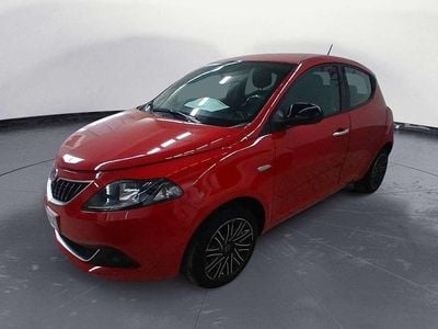 Usata Lancia Ypsilon Silver 69 CV (50 kW) 2022 Rosso Utilitaria