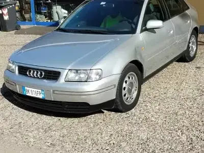 Usata Audi A3 125 CV (91 kW) 2000 Grigio Utilitaria