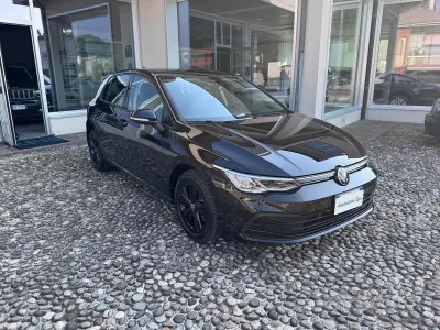 Usata VW Golf VIII Life 110 CV (80 kW) 2022 Nero Berlina