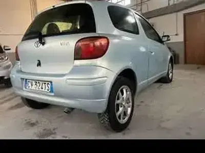 Begagnad Toyota Yaris Luna 68 HK (50 kW) 2003 Sedan