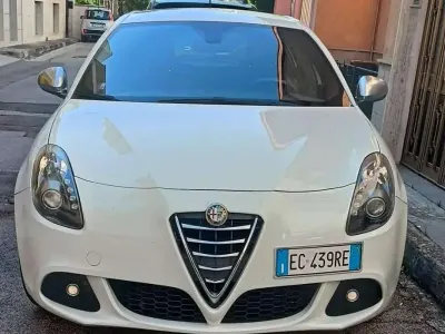 Usata Alfa Romeo Giulietta Distinctive 105 CV (77 kW) 2010 Bianco Utilitaria
