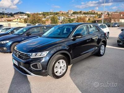 Usata VW T-Roc Life 110 CV (80 kW) 2022 Nero SUV