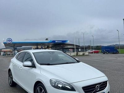 Occasion Volvo V40 R-Design Momentum 120 ch (88 kW) 2016 Blanc Berline