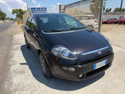 Usata Fiat Grande Punto 75 CV (55 kW) 2011 Nero Utilitaria
