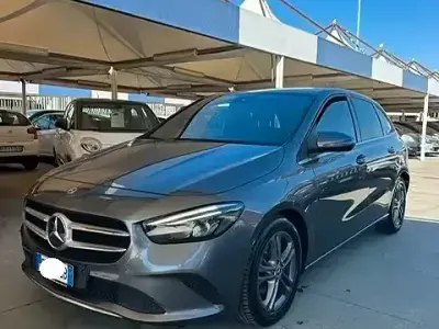 Gebraucht Mercedes B200 150 PS (110 kW) 2019 Grau Van / Kleinbus