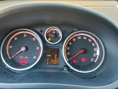 Usata Opel Corsa Cosmo 75 CV (55 kW) 2009 Bianco Utilitaria