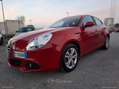 Usata Alfa Romeo Giulietta Distinctive 105 CV (77 kW) 2013 Rosso Utilitaria