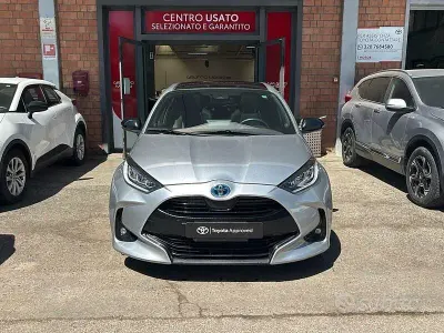 Usata Toyota Yaris Hybrid Lounge 116 CV (85 kW) 2022 Grigio Berlina