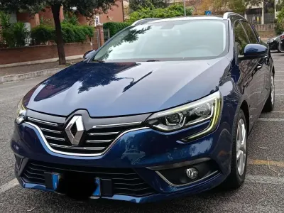 Usata Renault Mégane GrandTour Business 140 CV (102 kW) 2021 Blu/azzurro Station wagon