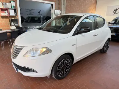 Usata Lancia Ypsilon S 95 CV (69 kW) 2015 Bianco Utilitaria