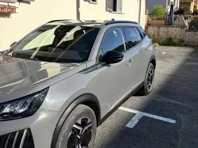 Usata Peugeot 2008 Allure 136 CV (100 kW) 2025 SUV