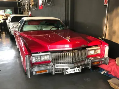 Usata Cadillac Fleetwood 218 CV (160 kW) 1976 Rosso Berlina