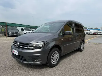 Usata VW Caddy 102 CV (75 kW) 2018 Grigio Monovolume