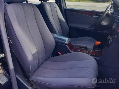 Usata Mercedes 220 136 CV (100 kW) 2000 Blu Station wagon