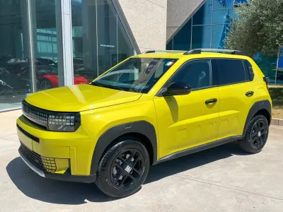 Nuova Fiat Grande Panda Icon 100 CV (73 kW) 2026 Giallo Utilitaria