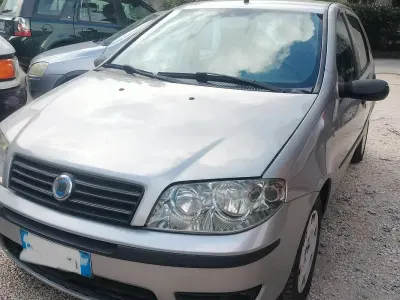 Usata Fiat Punto 69 CV (50 kW) 2004 Grigio Utilitaria