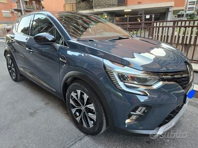 Usata Renault Captur 160 CV (117 kW) 2022 Blu SUV