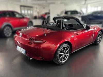 Usata Mazda MX5 Exclusive-Line 132 CV (97 kW) 2024 Soul red Cabrio
