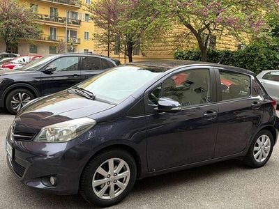 Usata Toyota Yaris 87 CV (63 kW) 2012 Blu/azzurro Utilitaria