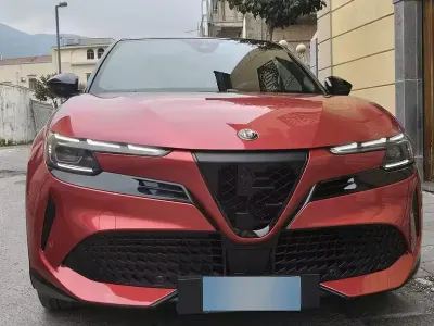 Usata Alfa Romeo Junior Edizione Speciale 61 kW (84 CV) 2025 Rosso SUV