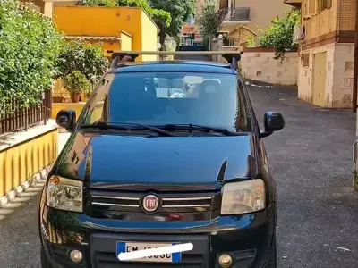 Usado Fiat Panda 4x4 69 HP (50 kW) 2010 Preto Citadino