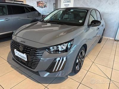 Usata Peugeot 208 Allure 101 CV (74 kW) 2025 Grigio selenium Utilitaria